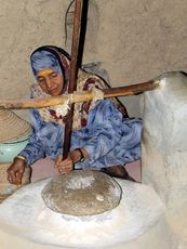 165 Mahlen von Mehl.JPG